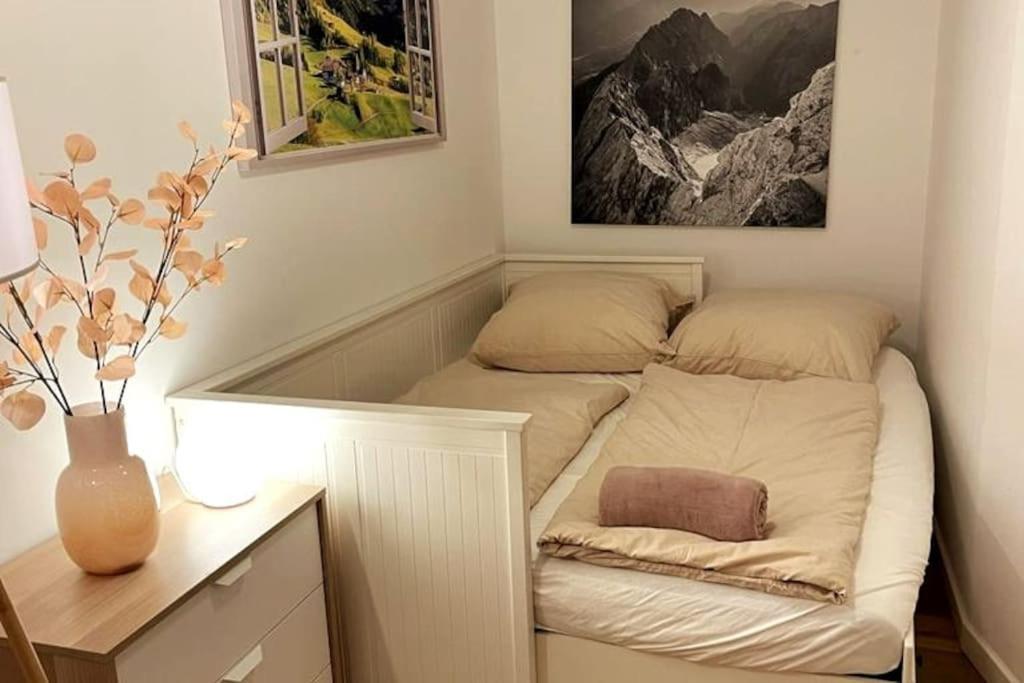 Apartment Zentral, Ruhig&stilvoll Mit Bergpanorama+ Garten *